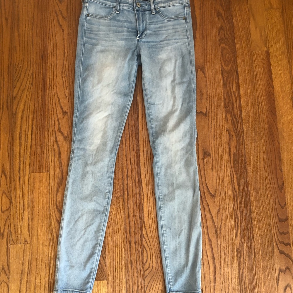 Abercrombie & Fitch Light Wash Jegging size 6L